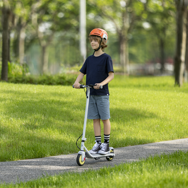 Segway-Ninebot eKickscooter Zing C10 lifestyle